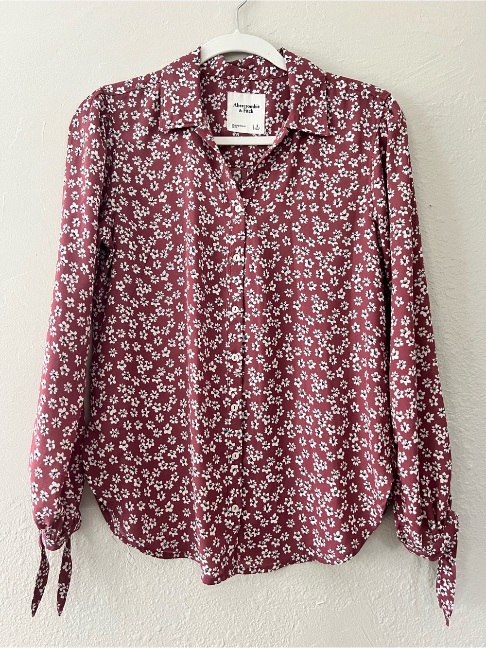Abercrombie & Fitch Women's Burgundy Floral Button-Down Shirt